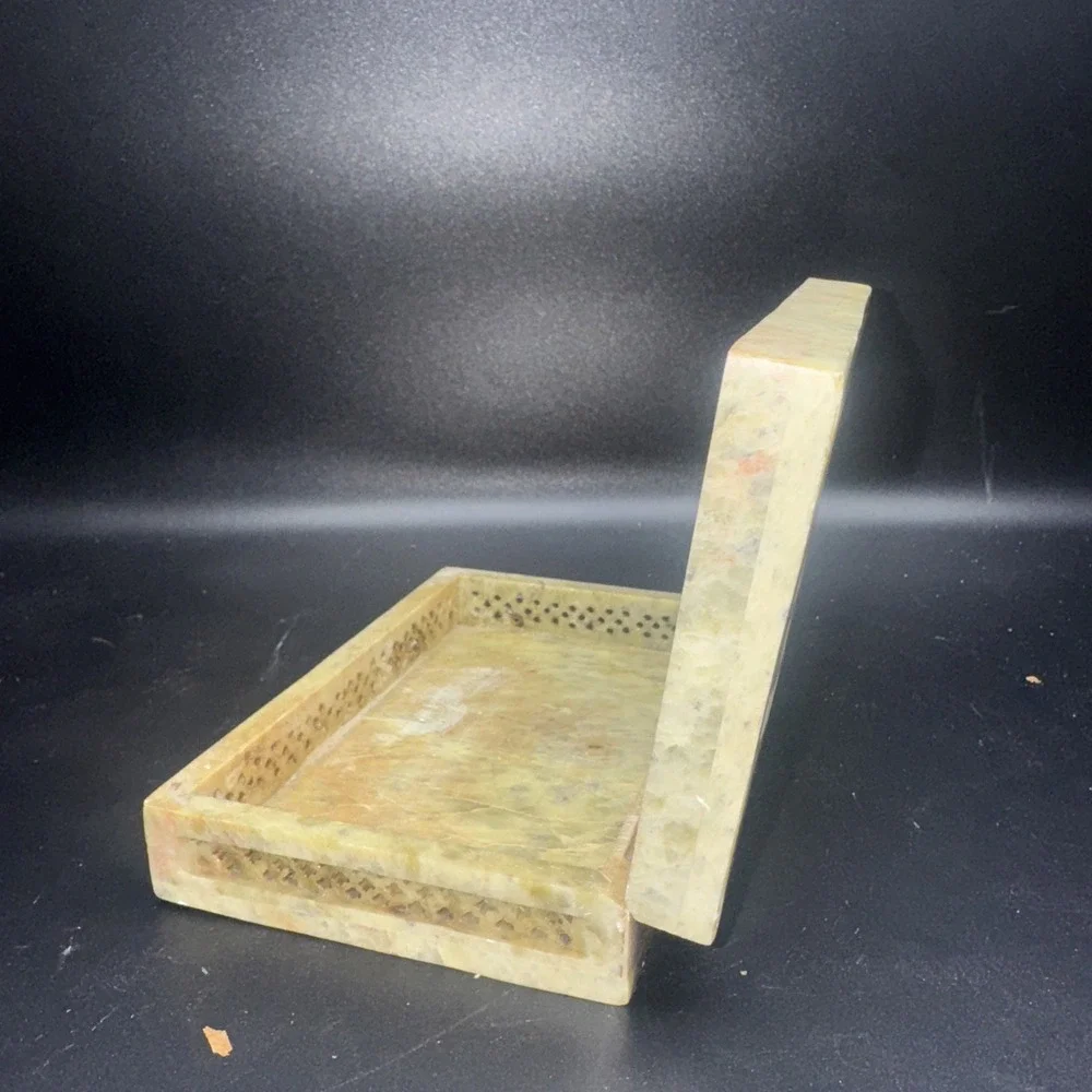 Vintage Soapstone Trinket Box Floral Inlay Made With Mother-of-Pear -‎ Indial